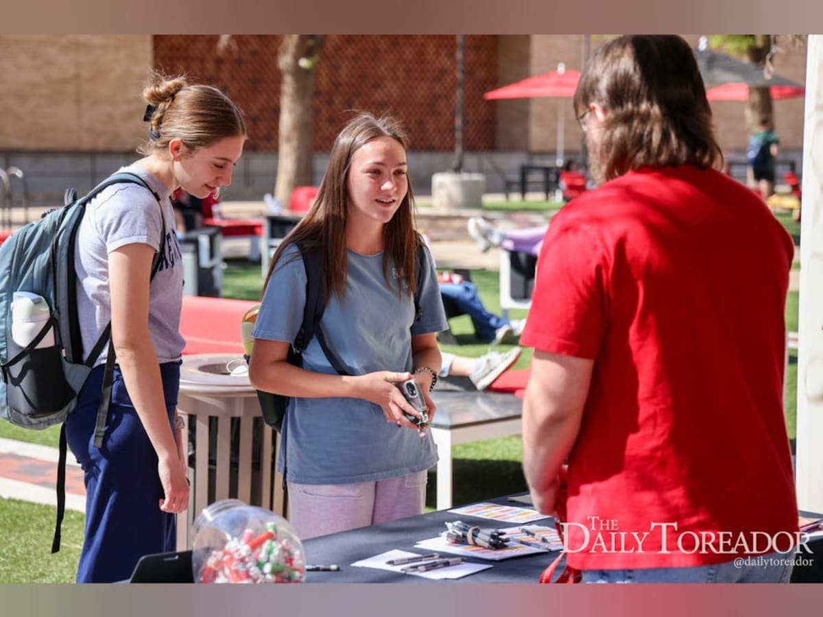 Texas Tech Students Spread Kindness with Simple Tasks - Image 2