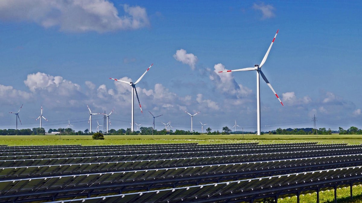 World Adds Record 692 GW of Renewable Energy in 2025