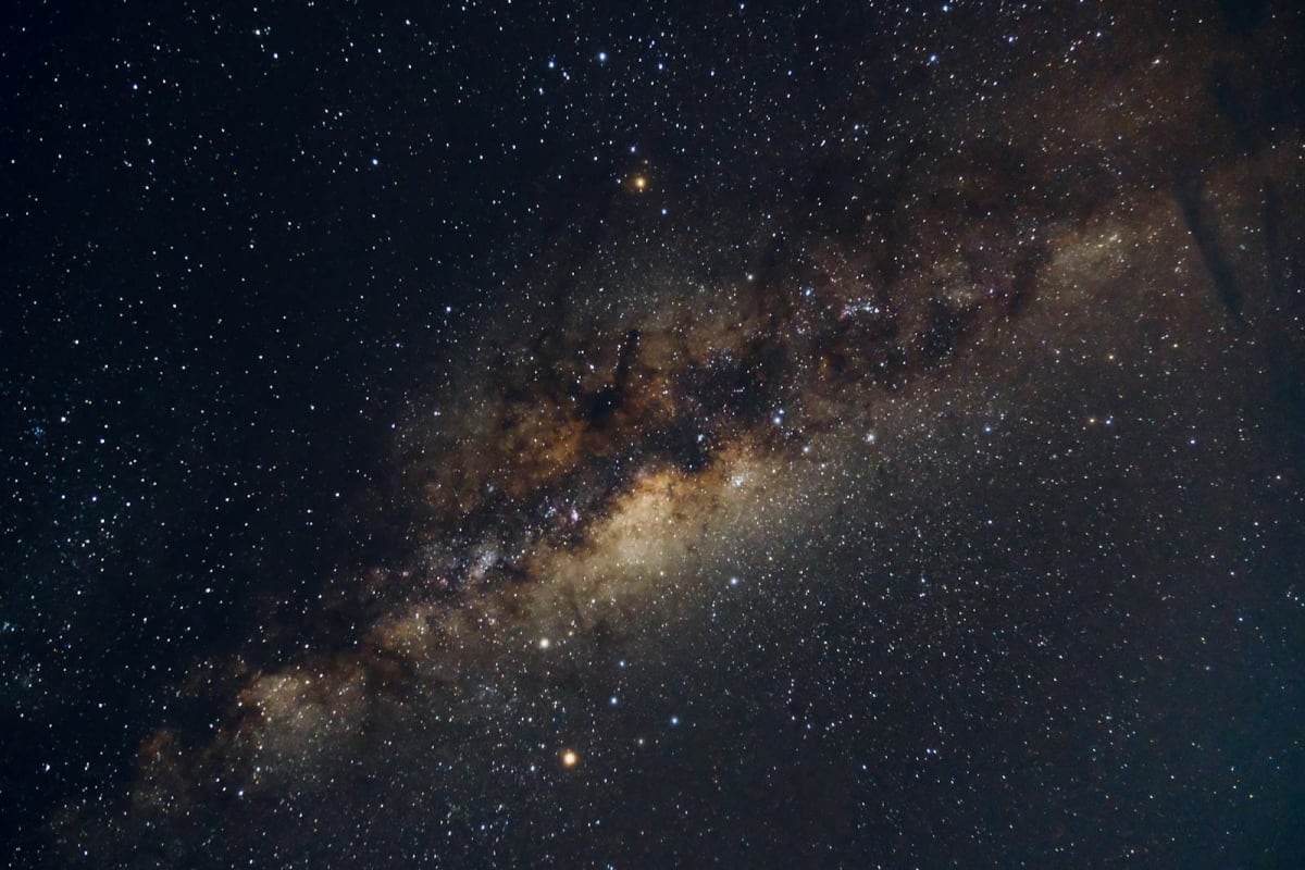 Milky Way's Black Hole Caught Exhaling After 50-Year Search - Image 5