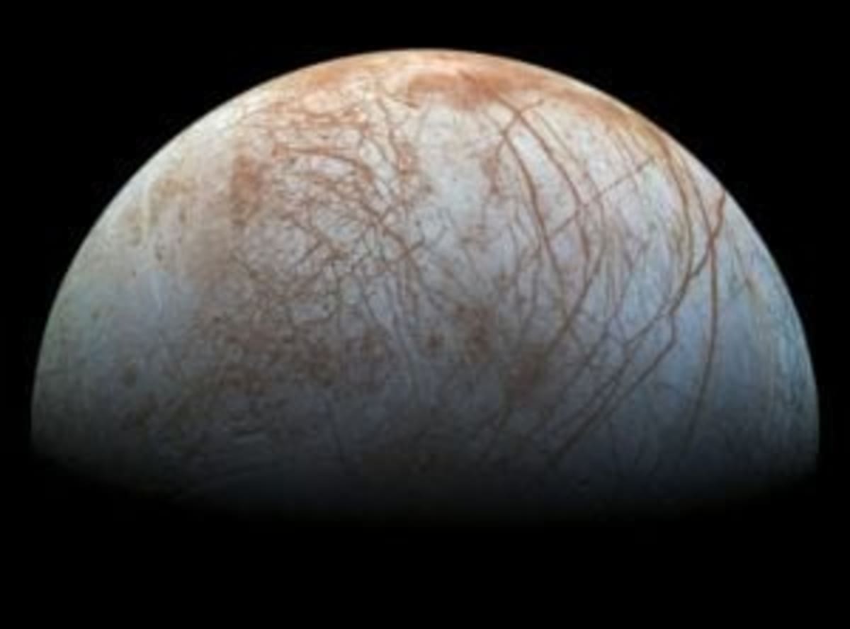 Titan's Methane Rivers Mirror Earth's Water Cycle - Image 4