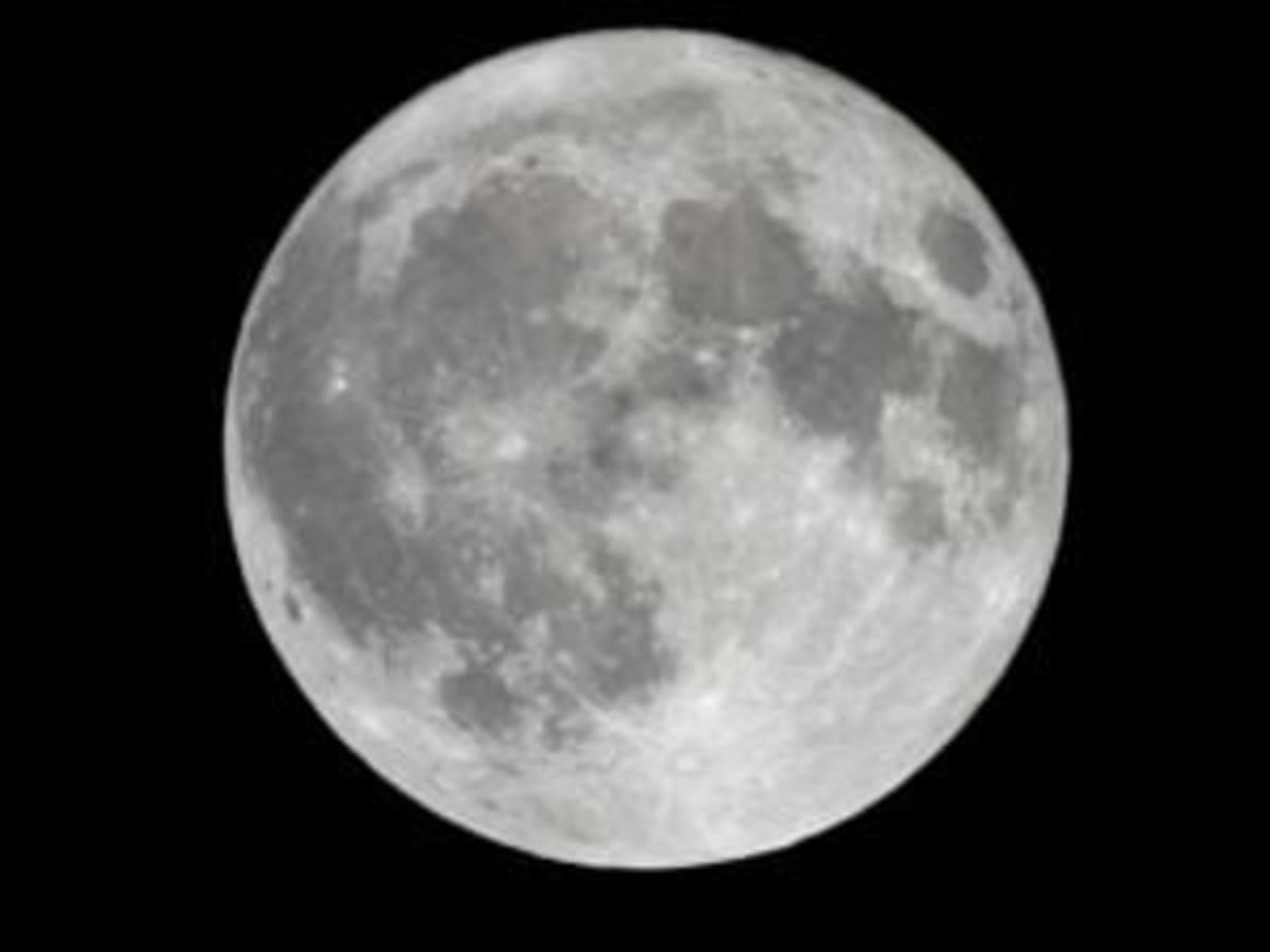 Scientists Confirm First Cave Beneath Moon's Surface - Image 5