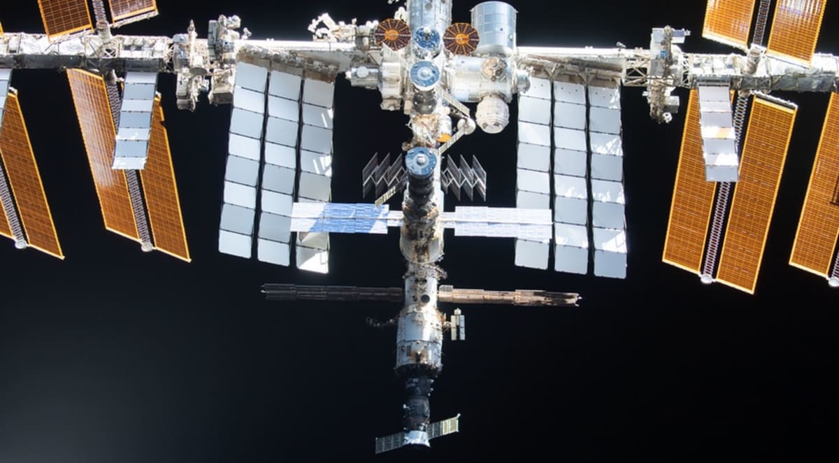 ISS Crew Safe After Air Leak Repair Postponed