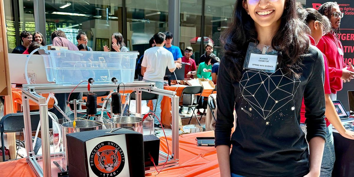 High school student Ruchira Shree working with Native American students at STEM summer camp