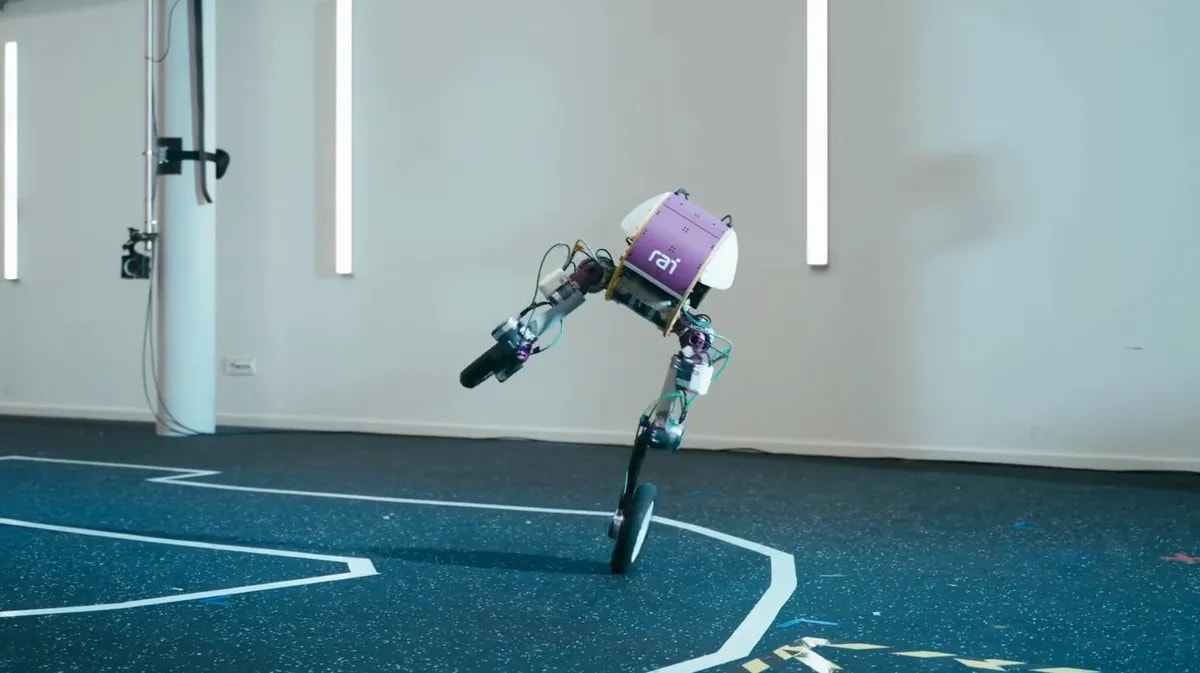 Meet Roadrunner: The Robot That Switches Wheels Like Skates - Image 2