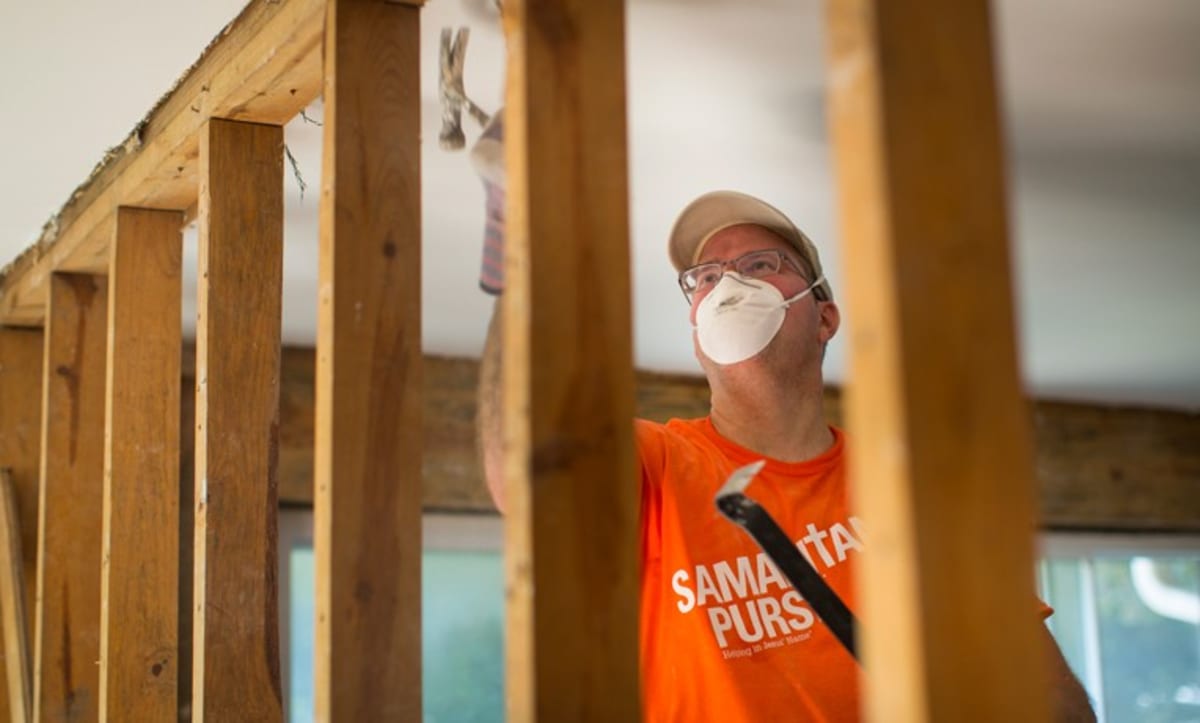 Volunteers Rush to Wisconsin After Tornado Tears Through Towns - Image 2