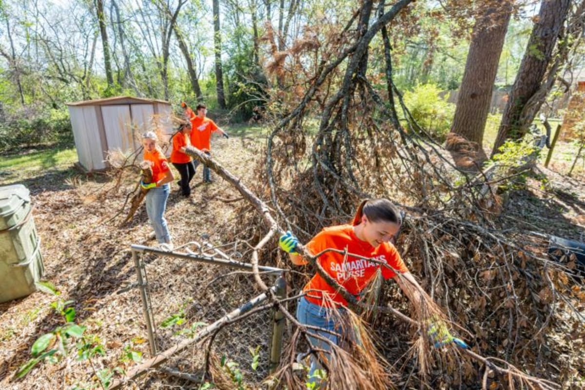 Students Help 3,300 Families After Ice Storm Disaster - Image 2