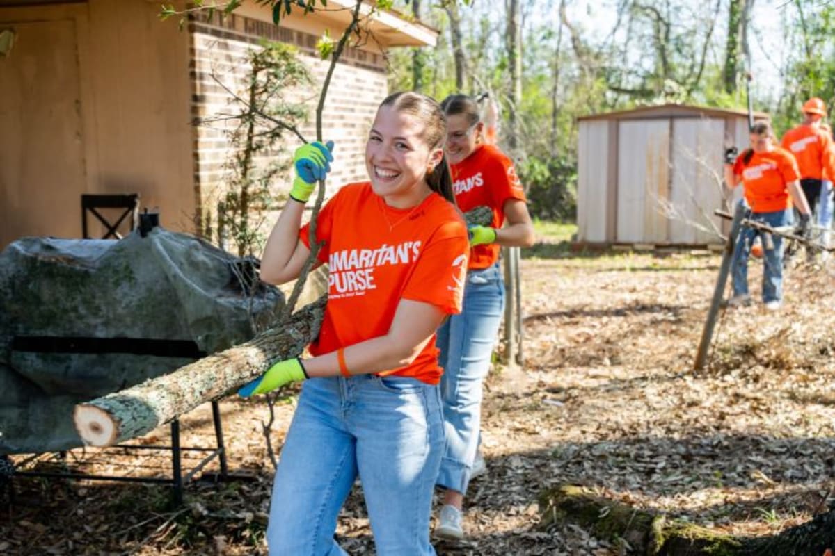Students Help 3,300 Families After Ice Storm Disaster - Image 4
