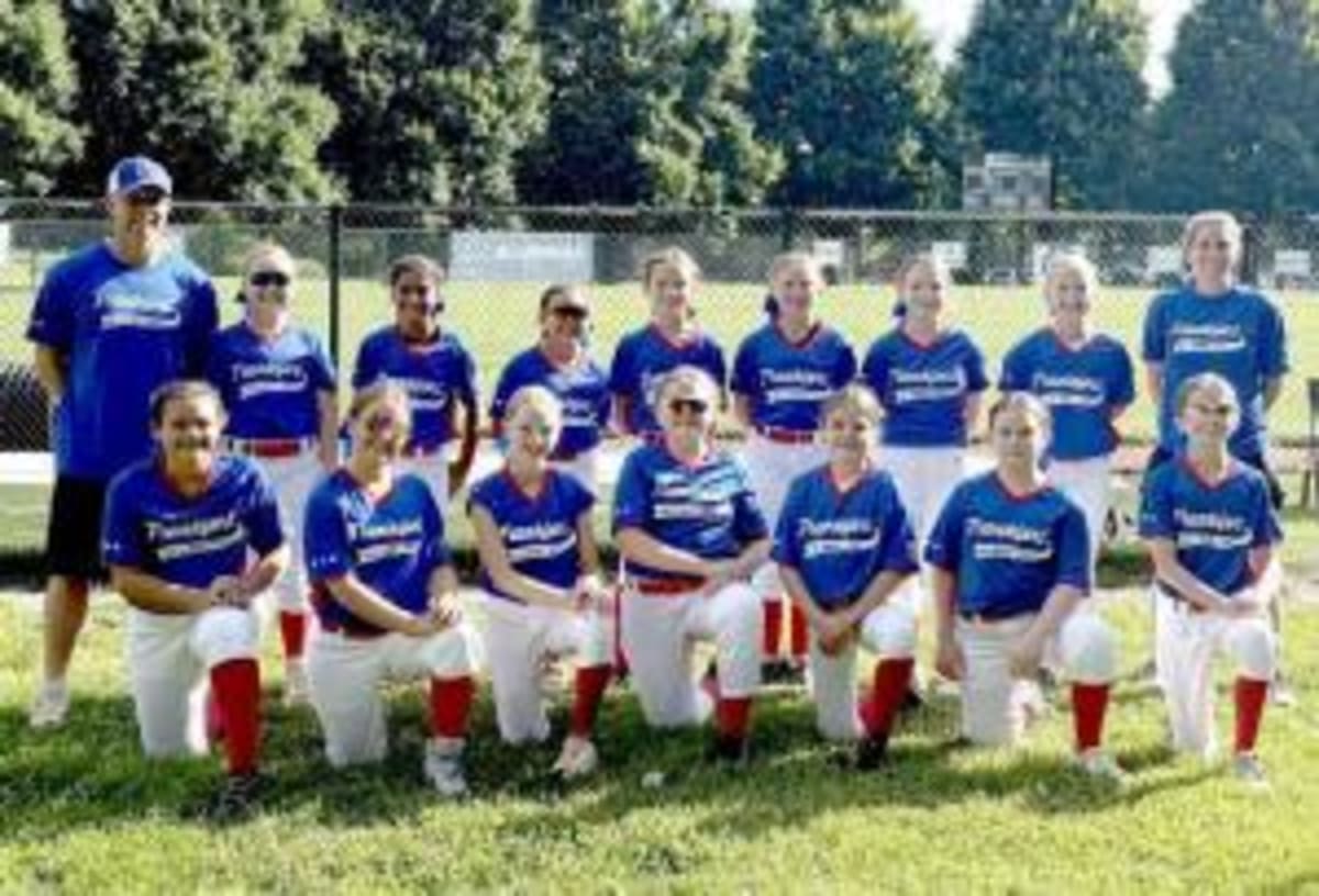 Frankfort 8U Softball Wins District Title in Extra Innings
