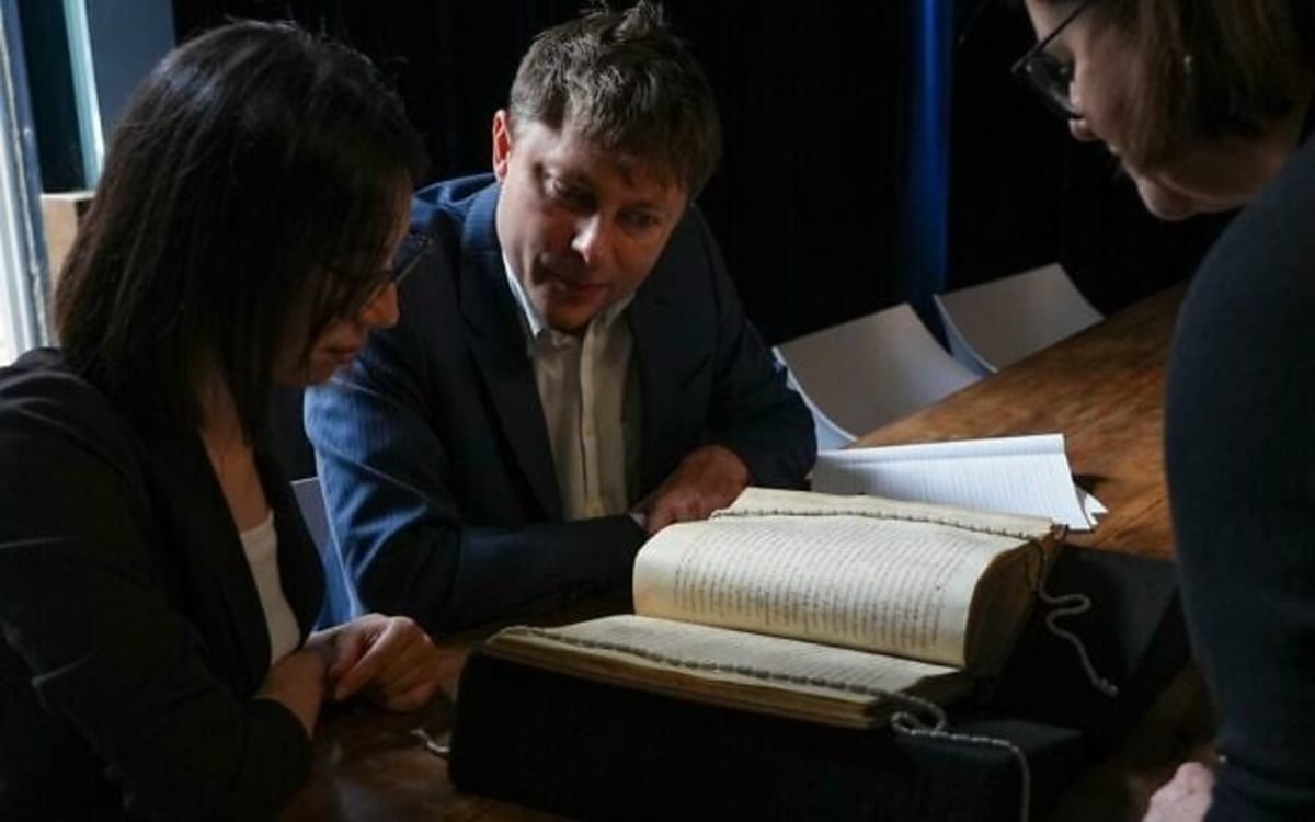 Oldest English Poem Found in Rome After 1,400 Years - Image 4