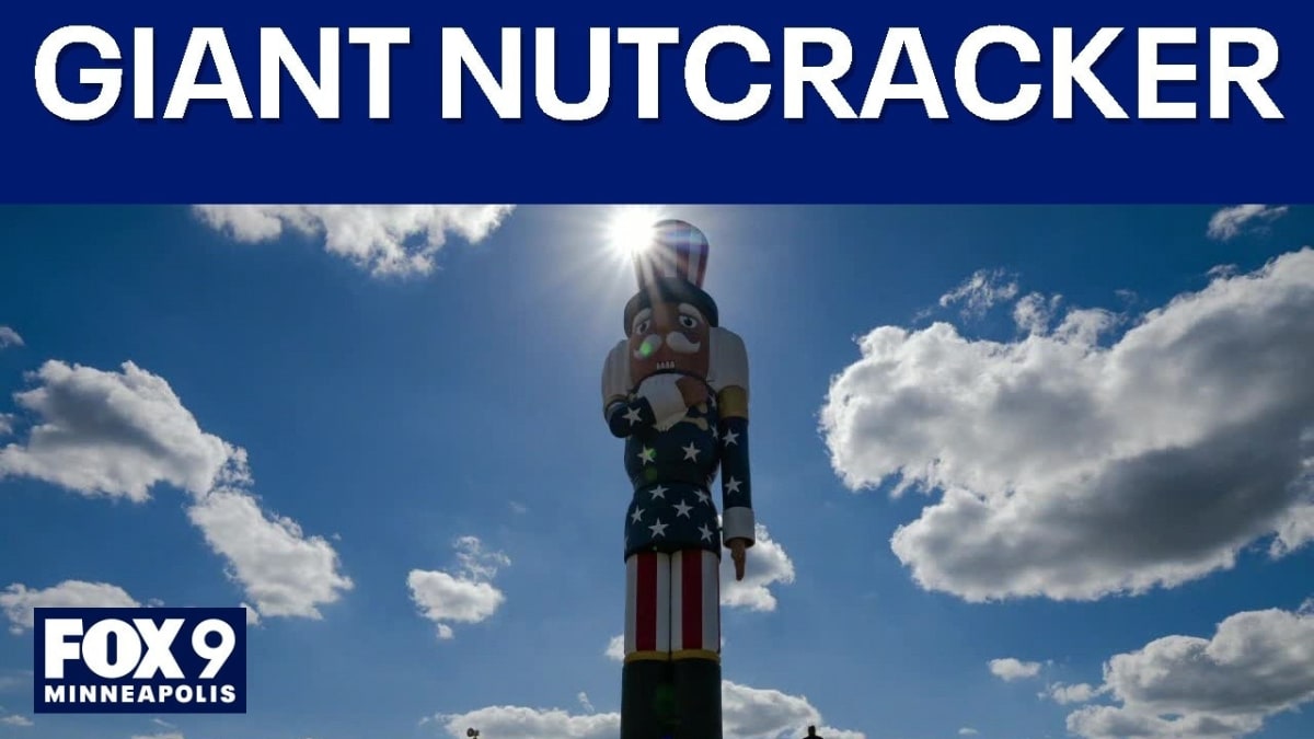 65-Foot Nutcracker Puts Small Minnesota Town on World Map - Image 3