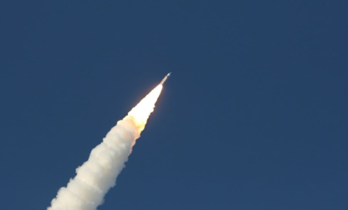 4 Astronauts Launch on First Crewed Moon Trip in 50 Years