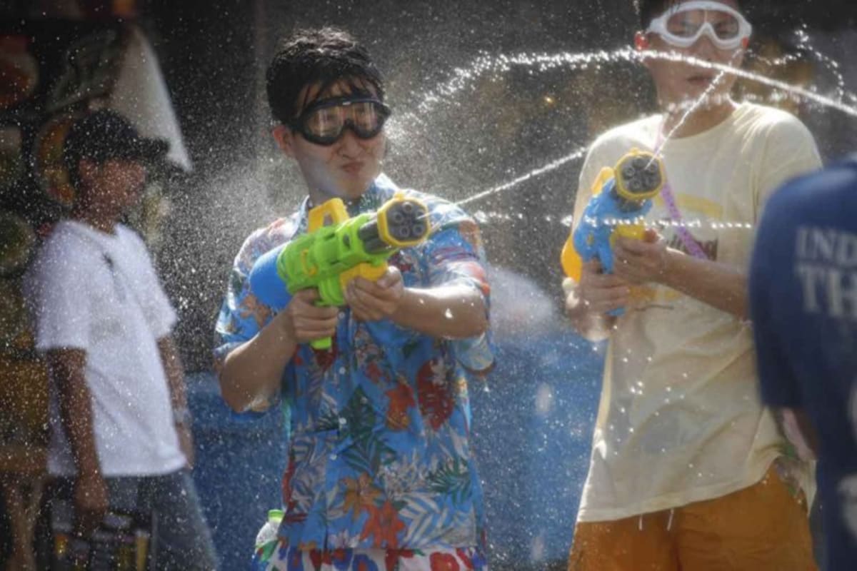 Bangkok's Songkran Festival Draws Global Crowds Despite Heat - Image 2
