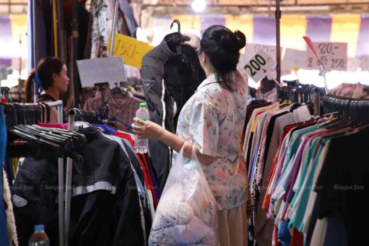 Bangkok Vendors Help Families Save 75% on School Uniforms - Image 2