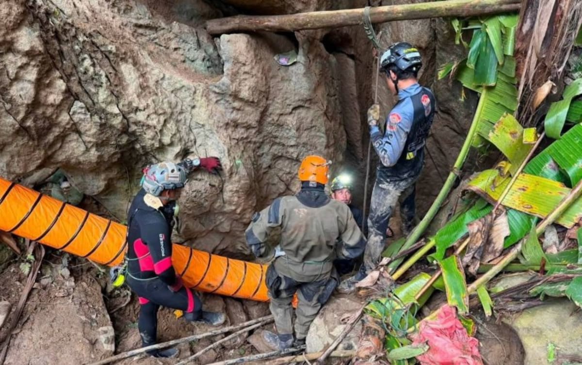 5 Trapped Cavers Found Alive After Week in Flooded Laos Cave - Image 2