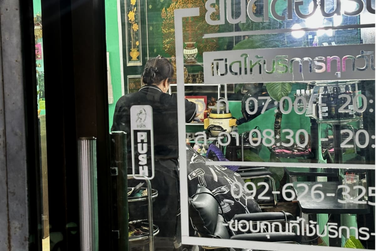 Thai Hairdressers Thrive as AI-Proof Career Choice - Image 2