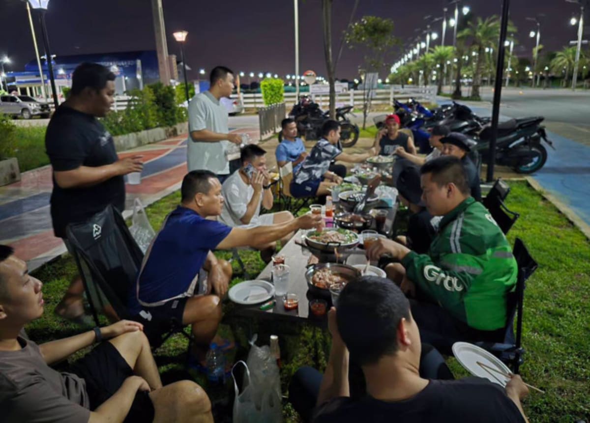 Thai Police Host BBQ to Catch Street Racers