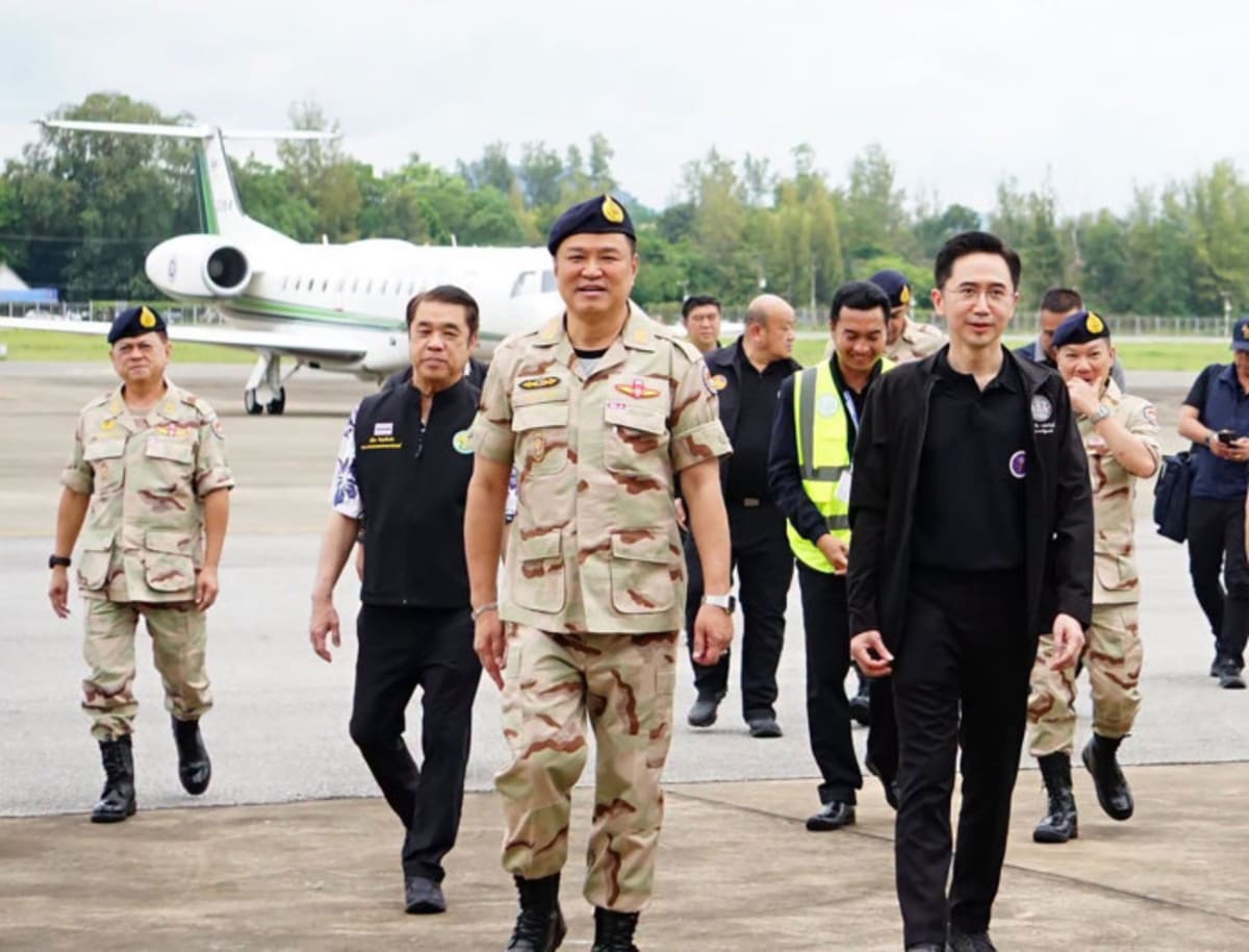 Prime Minister Anutin Charnvirakul meeting with officials about Nan province flood recovery efforts