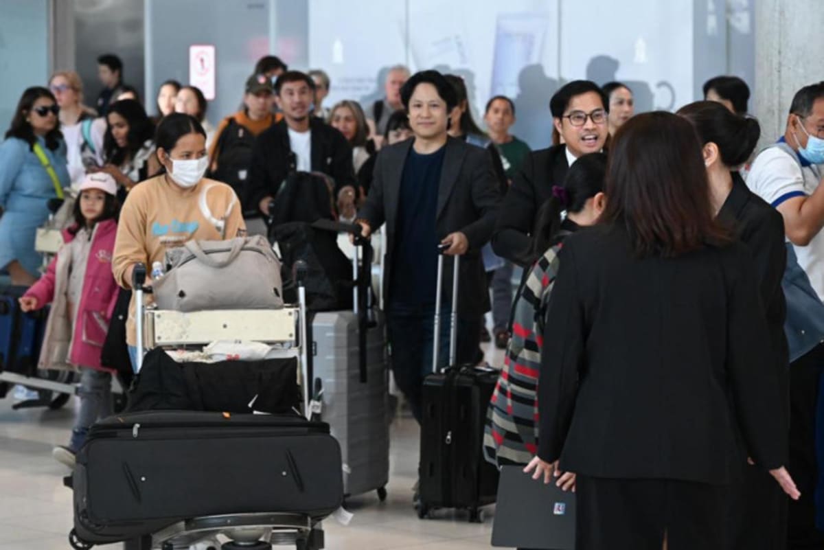 Thailand Brings 1,000 Workers Home From Middle East