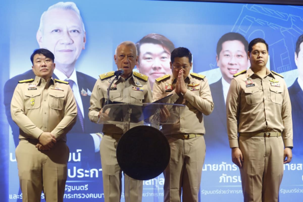 Thai Transport Minister Phiphat Ratchakitprakarn announces fare freeze policy at ministry press briefing