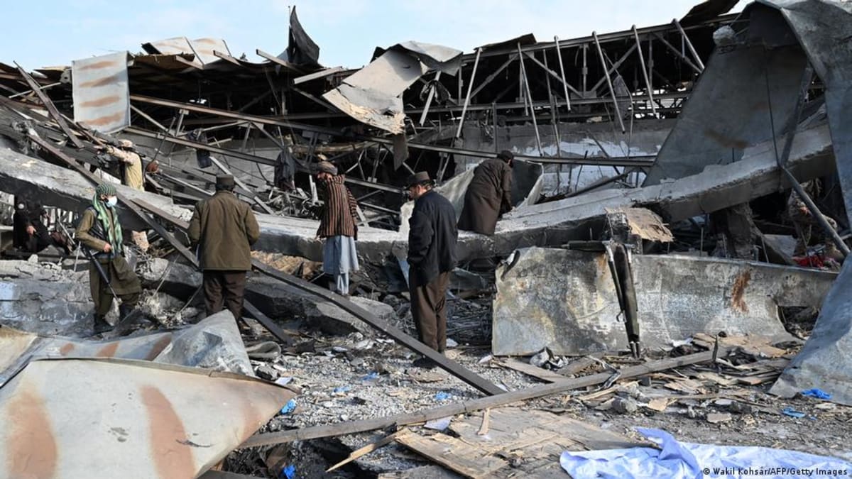 Afghan forces standing at border during conflict with Pakistan before ceasefire announcement
