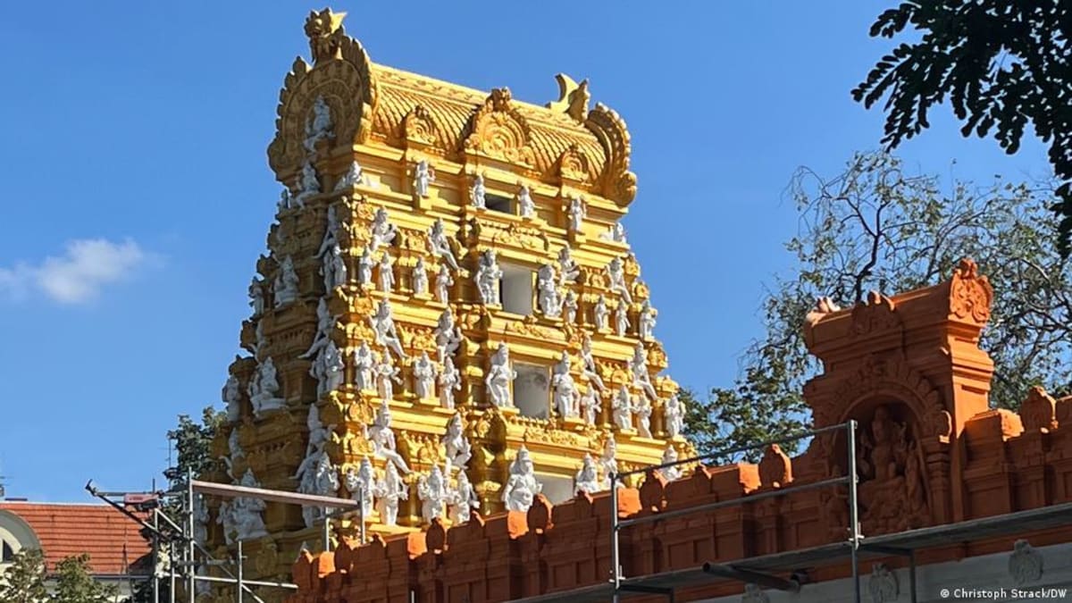 German Cities Build Temples, Synagogues for Growing Communities