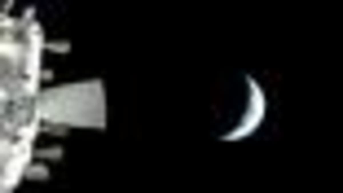 Artemis II Crew Passes Moon's Halfway Point After 52 Years - Image 2