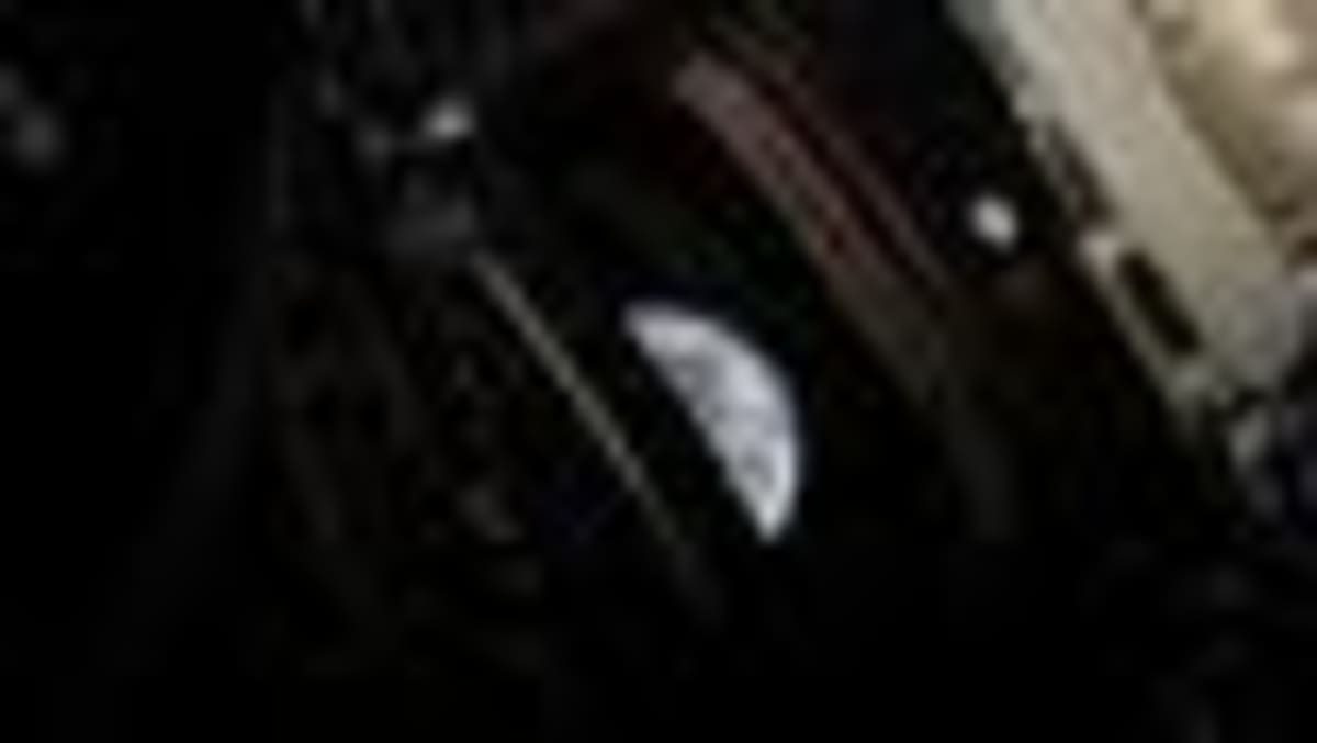 Artemis II Crew Captures Stunning 'Earthset' From Moon - Image 3