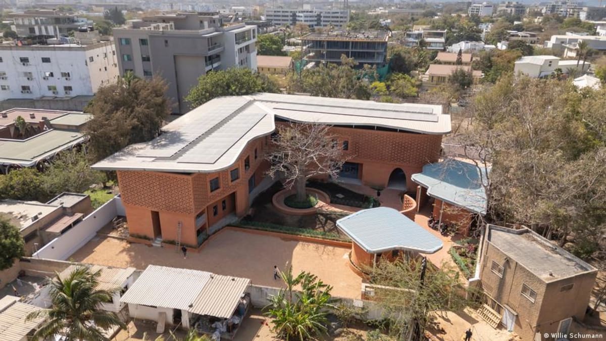 Dakar's New Goethe-Institut Built from Ancient Red Clay