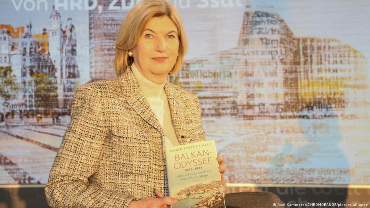 ** Black and white photograph of German actress Tilla Durieux during her exile in Zagreb, Yugoslavia, 1935