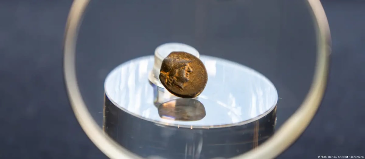 Berlin Teen Finds First Ancient Greek Coin in Germany - Image 4