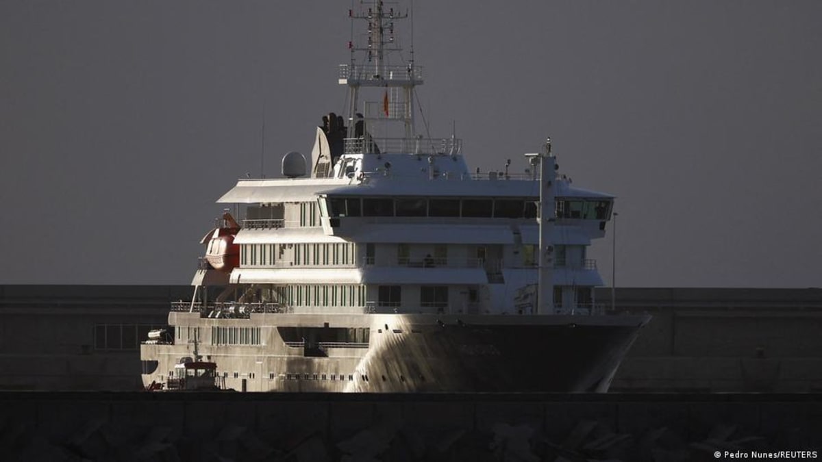 ** MV Hondius cruise ship docking safely at Rotterdam port after successful disease containment operation