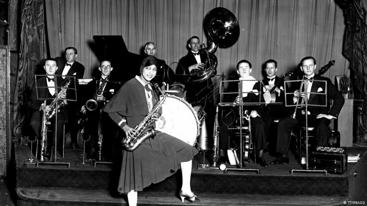 Young people dancing to jazz music in 1930s Germany defying Nazi restrictions