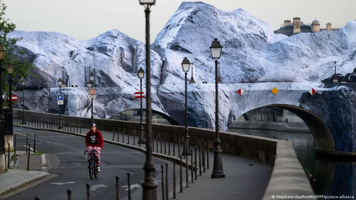 Paris Bridge Becomes a Cave in Tribute to Legendary Artists