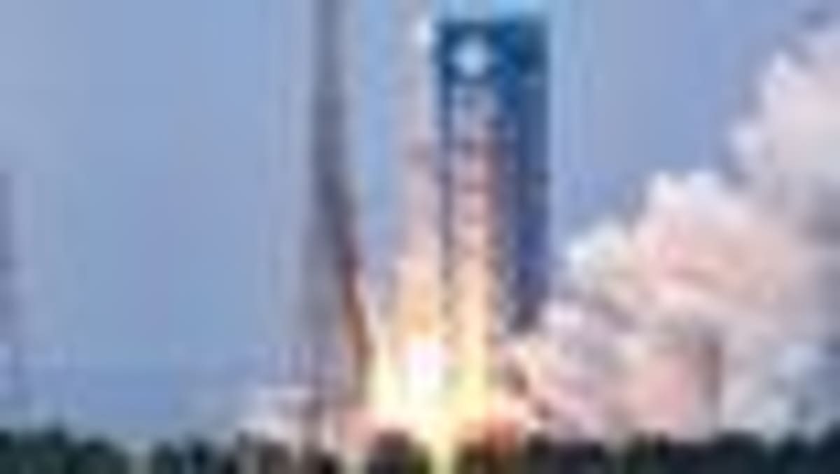 China Catches Rocket Booster in Net After Orbital Launch - Image 2