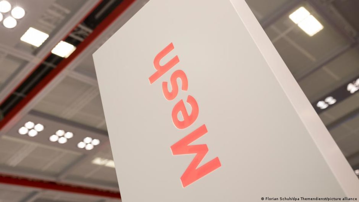 Mesh Networks Let People Talk When Governments Block Internet