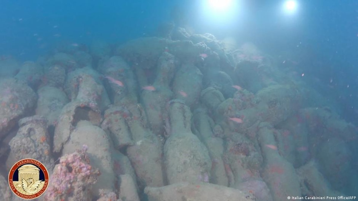 Divers Find 2,100-Year-Old Roman Shipwreck Off Sicily