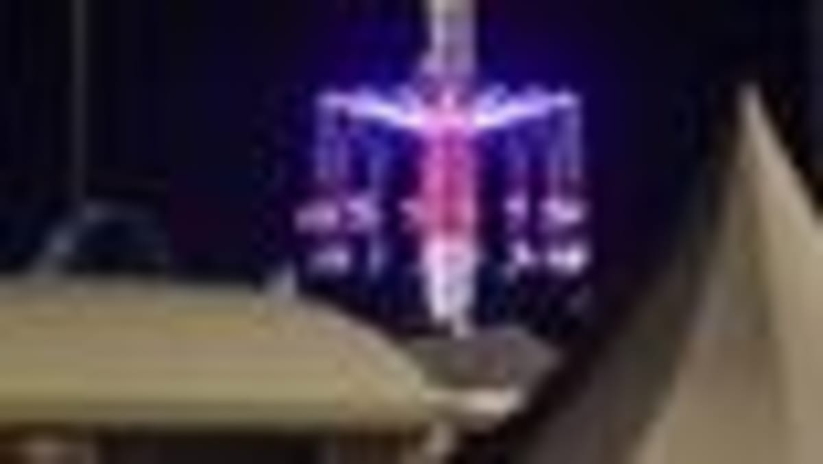 Hamburg Firefighters Rescue 23 From Stuck Carnival Ride - Image 2