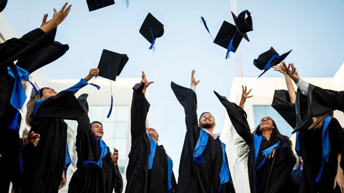 Community Colleges Fill Career Gap as Elite Schools Struggle