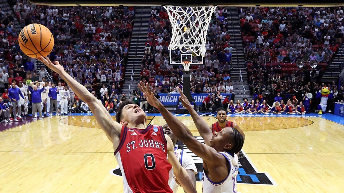 St. John's Stuns Kansas With Last-Second Layup
