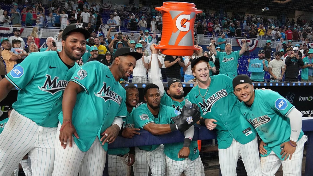 Marlins Start 3-0 in Throwback Teal Jerseys