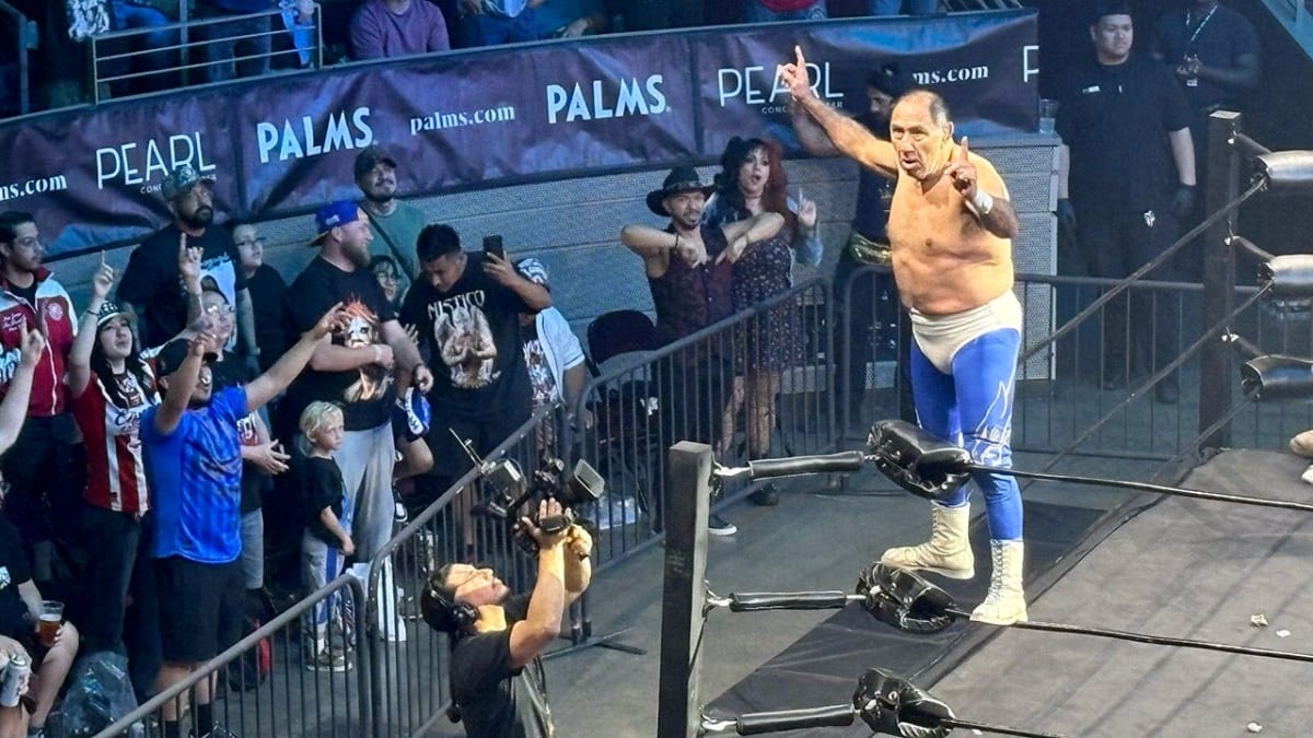 Wrestling Legends, 65 and 54, Wow Crowd at Historic Vegas Show