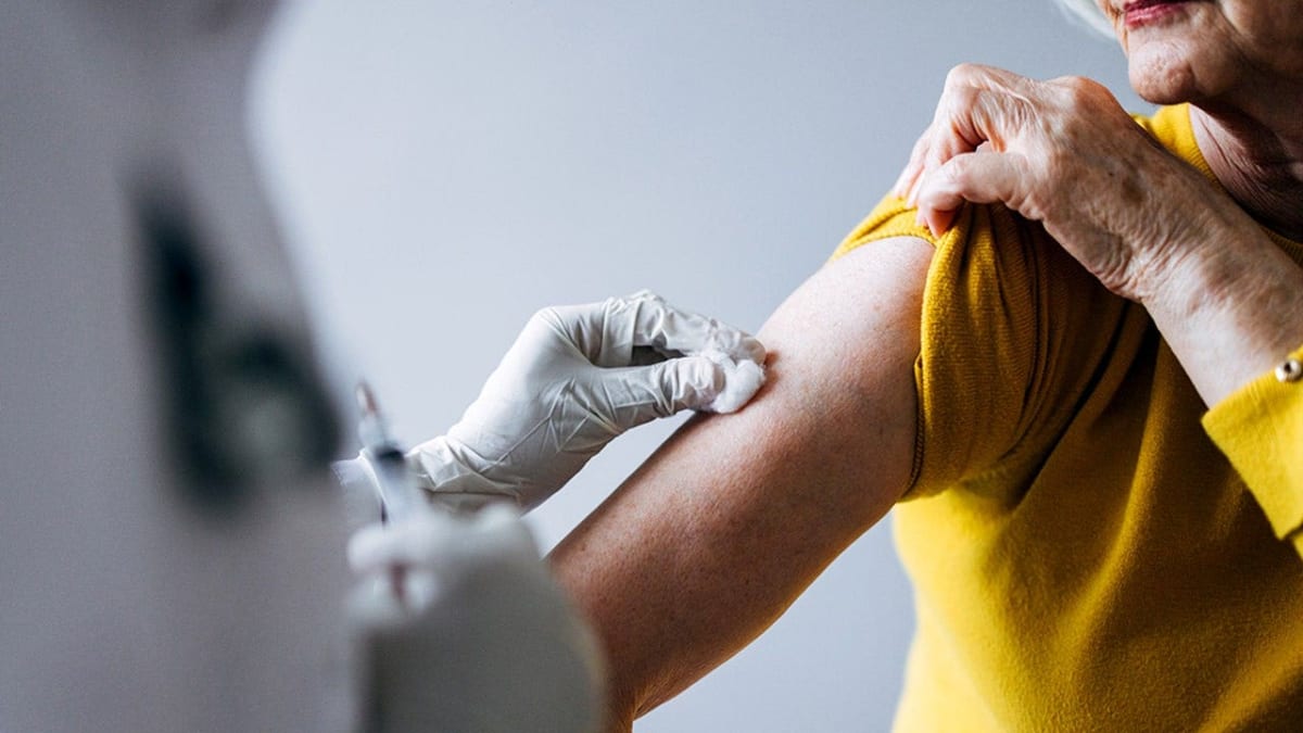 High-Dose Flu Shot Cuts Alzheimer's Risk by 55% for Seniors