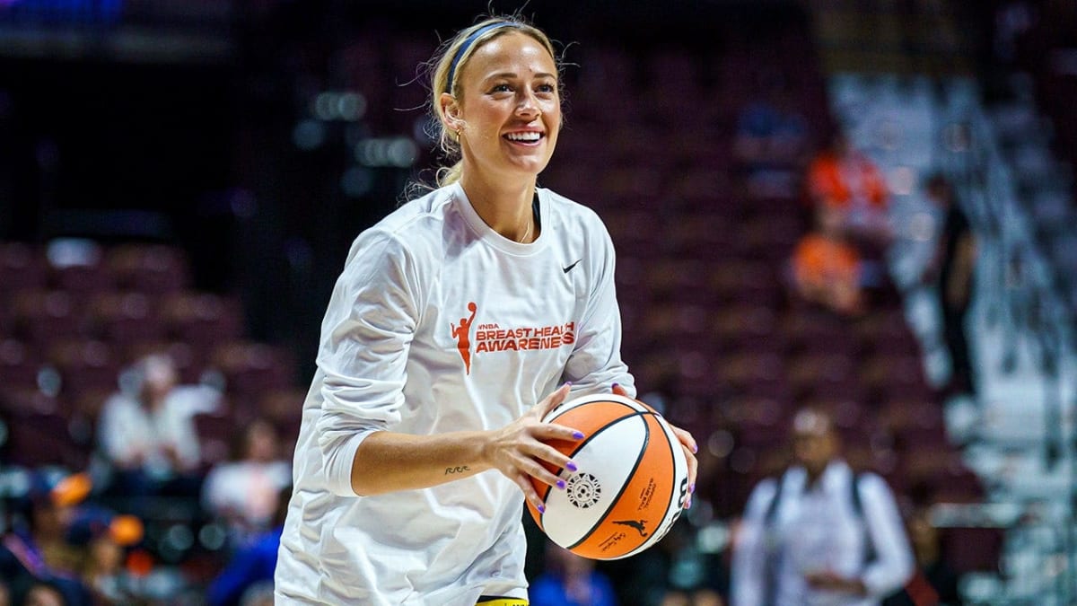 Indiana Fever guard Sophie Cunningham warming up before a game at home arena