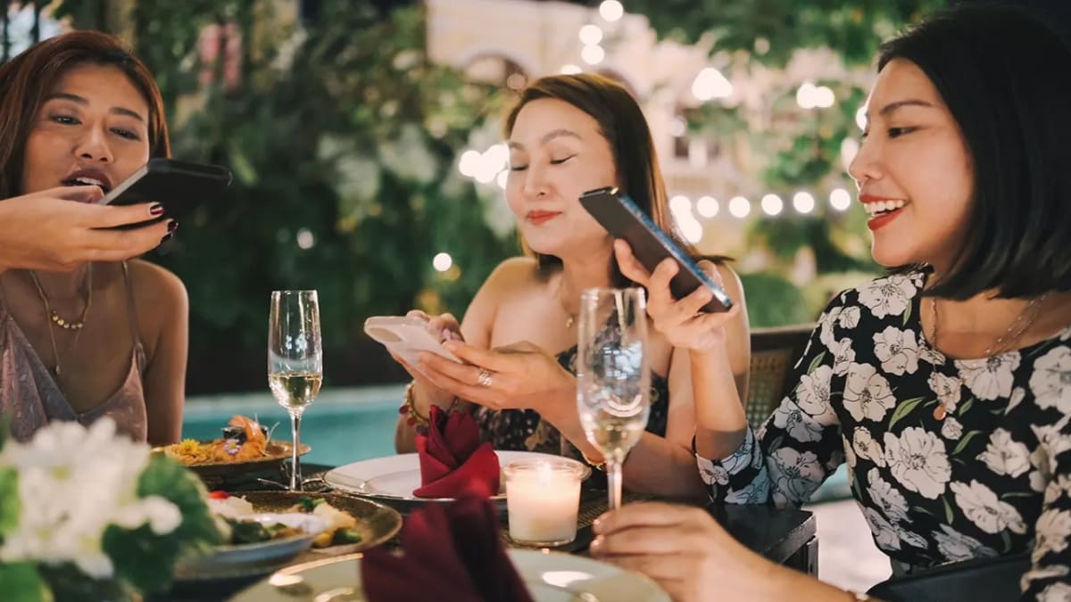 Restaurants Try Phone-Free Dining to Boost Connection