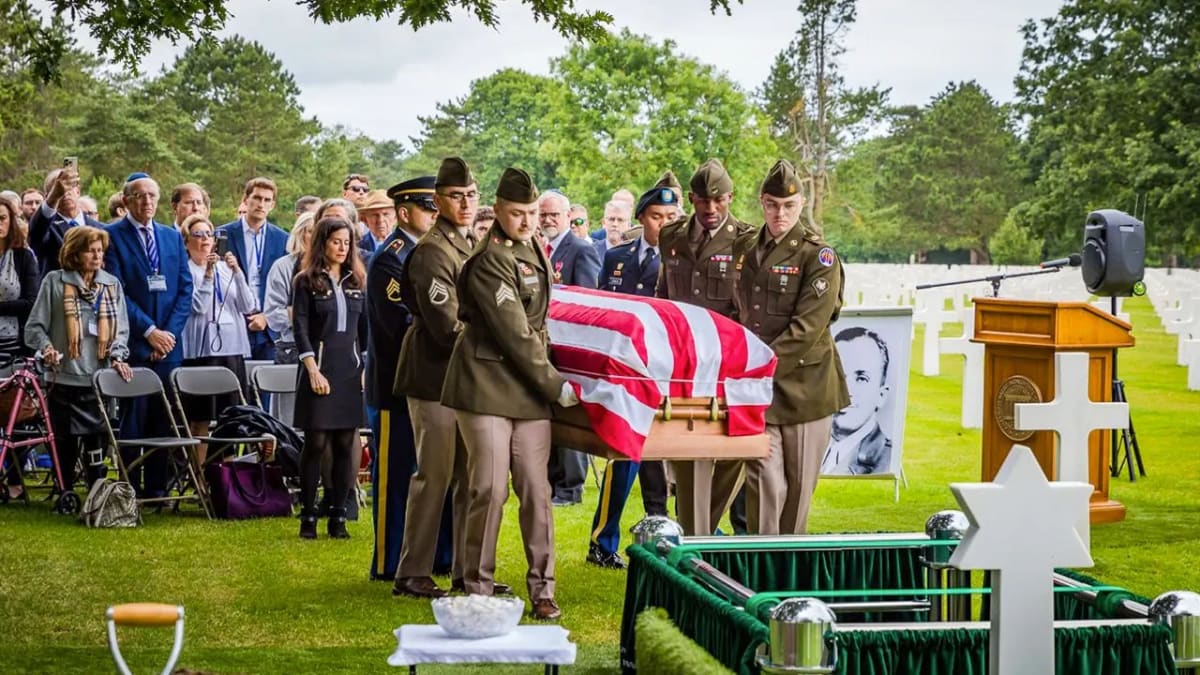 Headstone marking the final resting place of 1st Lt. Nathan Baskind at Normandy American Cemetery