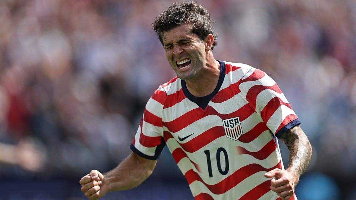 Christian Pulisic celebrates on his knees after scoring goal for United States against Senegal