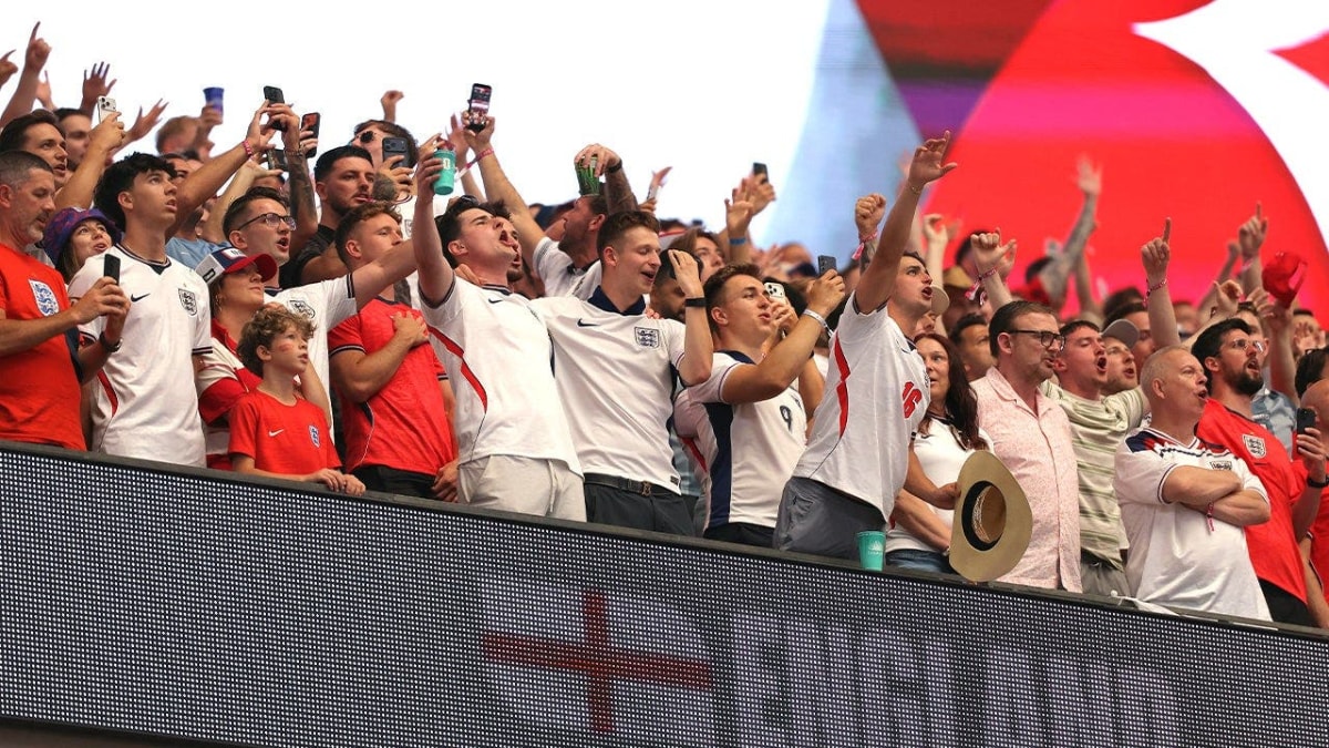 English Fans Fill Texas Honky Tonk After World Cup Win