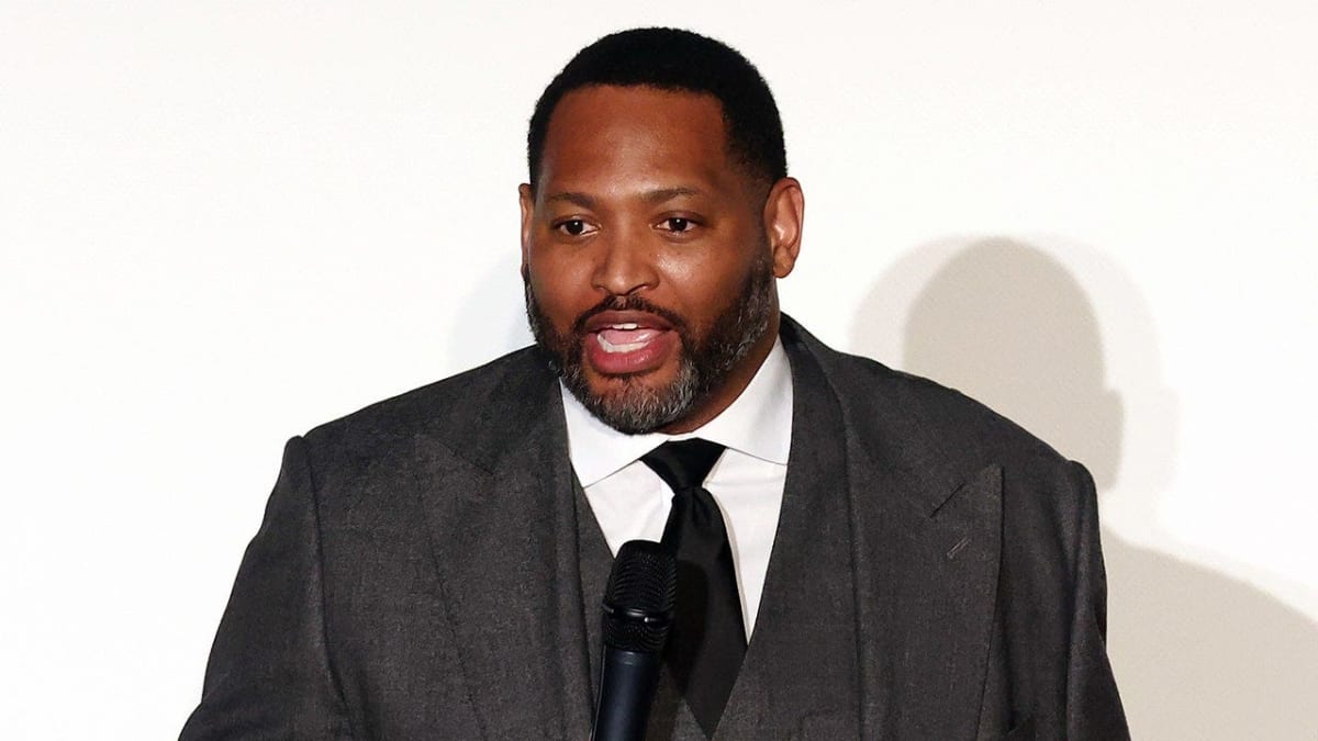 Robert Horry speaking at event about unity and sports bringing people together