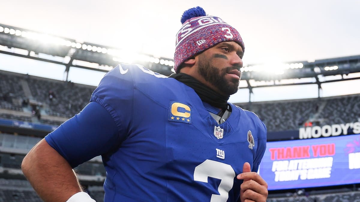 Russell Wilson in New York Giants uniform waving to fans after final game