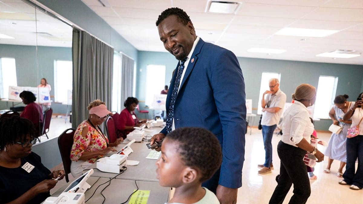 Ex-NBA Player Wins Shot at South Carolina Governor's Race